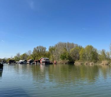 Rusovce Boat Rental | Sunset hausbot
