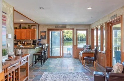 Laconia House | Sunset Haven on Lake Winnisquam