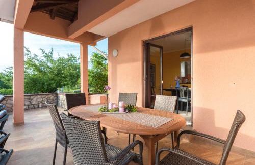 Topid House | Sunset holiday home with pool and large, mature garden