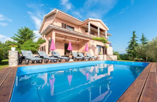 Topid House | Sunset holiday home with pool and large, mature garden