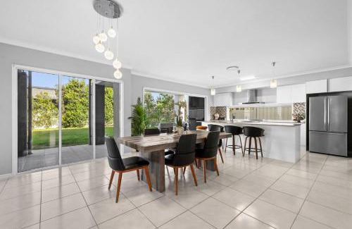 Pelican Waters House | Sunset House at Pelican Waters