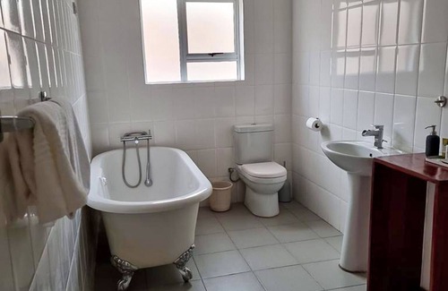 Kariba Cabin | Sunset Lakeview Lodge