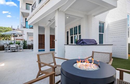Seawalk Circle House | Sunset Lounge