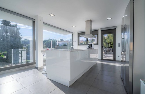 Condado del Jaruco Villa | Sunset Lux House - Ideal for families in Residential Area & Aircon