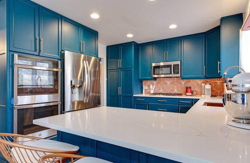 Highland Park House | Sunset Manor: Opulent Mansion, Ultimate Serenity Awaits