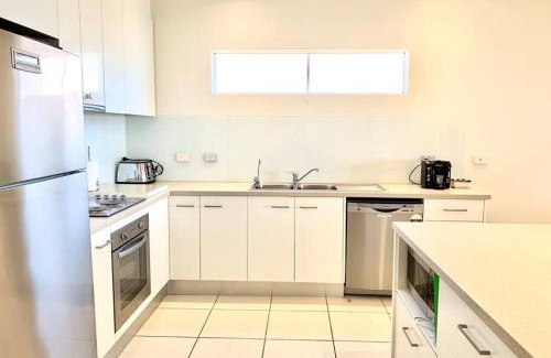 Adelaide House | Sunset Ocean Views Esplanade 5 BR Sleeps 10