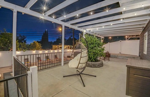 College East House | Sunset Paradise: Heated Pool/Hot Tub/Playground/Pizza Oven/BBQ/Firepit/NO TAX