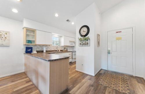 Branson Apartment | Sunset Penthouse Condo