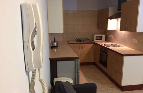 Victoria Apartment | Sunset Plaza Apartments 2