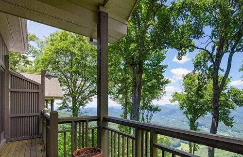 Burnsville Villa | Sunset Point Villa- Club Access