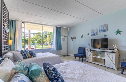 Ruskin Condo | Sunset Retreat in Little Harbor - Walking distance to the beach!