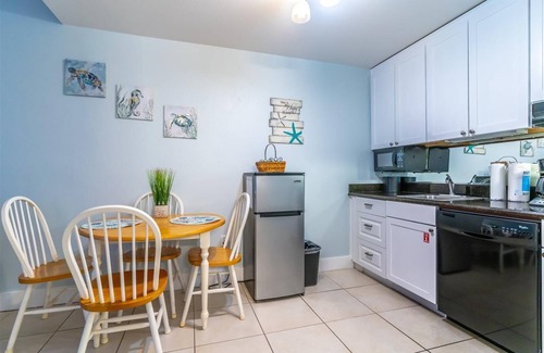 Ruskin Condo | Sunset Retreat in Little Harbor - Walking distance to the beach!