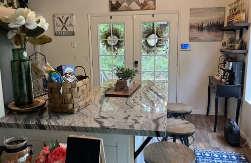Mi-Wuk Village Cottage | Sunset Retreat! Pet friendly mountain house