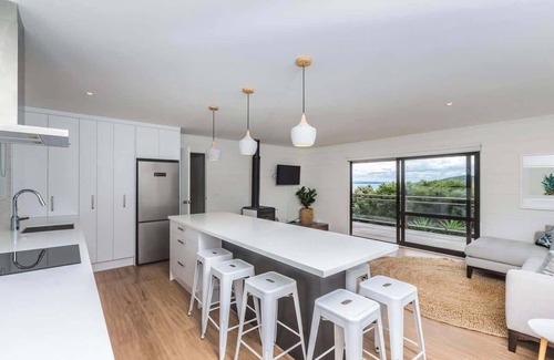 Omiha House | Sunset Sanctuary | Stay Waiheke