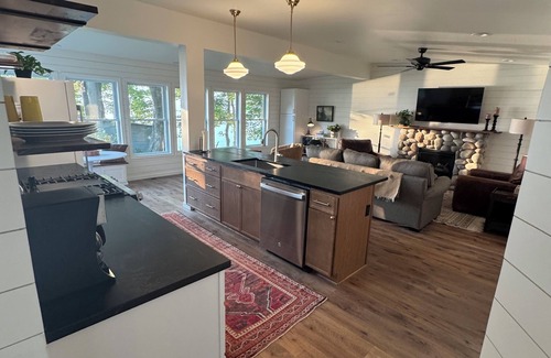 Town of Scriba Cottage | Sunset Serenity: Charming 2-bedroom cottage on picturesque Lake Ontario