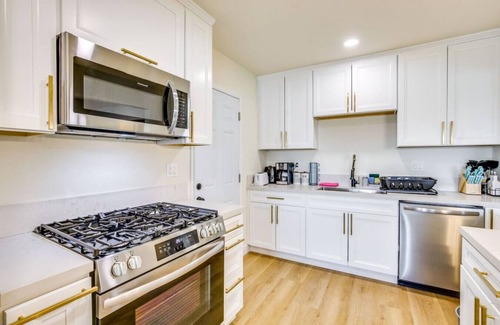 Paradise Hills Apartment | Sunset Serenity