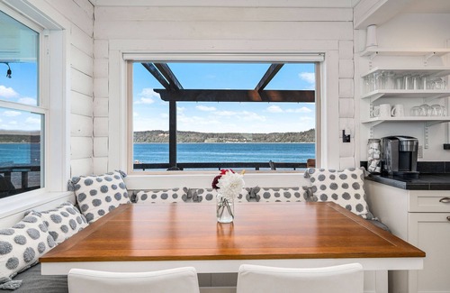 South Colby Cottage | Sunset Shores: Waterfront Cottage on Vashon Island