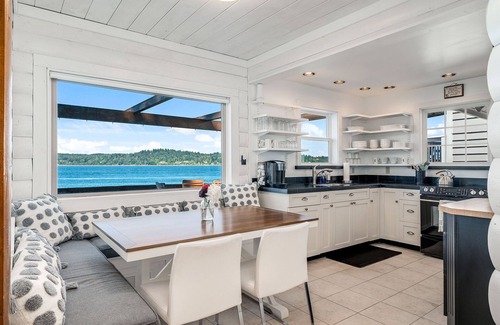 South Colby Cottage | Sunset Shores: Waterfront Cottage on Vashon Island