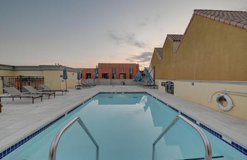 Pico Apartment | Sunset View Retreat in Santa Monica