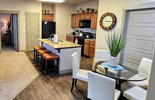 South Jordan Apartment | Sunset Views, Comfy Beds, Hot Tub, Gym, Wi-Fi
