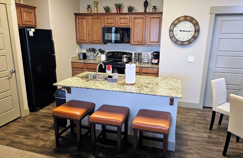 South Jordan Apartment | Sunset Views, Comfy Beds, Hot Tub, Gym, Wi-Fi