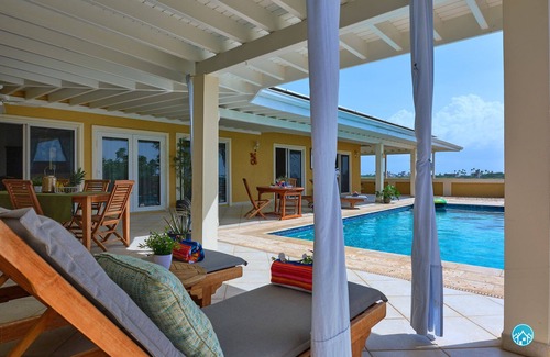 Esmeralda Villa | SUNSET VILLA - Stunning VIEW! - private pool - 4 bed - 4 bath- 11 guest home