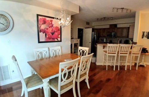 North End Condo | Sunset Waterfront Resort 4. Luxury Lakeside, Lakeview 2 bed/2 bath Kelowna Condo