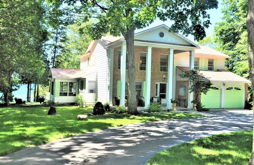 Clam River House | Sunsets,140' on Torch Lk,Lg Dock,Hot Tub,Tennis/Pickle Crt,Kayaks,Play/swing set