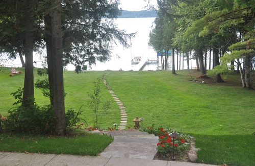 Clam River House | Sunsets,140' on Torch Lk,Lg Dock,Hot Tub,Tennis/Pickle Crt,Kayaks,Play/swing set