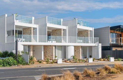 Aldinga Beach House | Sunsets Aldinga Beach, 4 king rooms, rooftop, incredible views