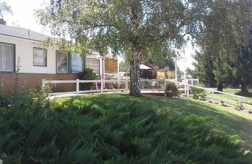 Walla Walla House | Sunsets and a Sweeping View of Wheatfields!