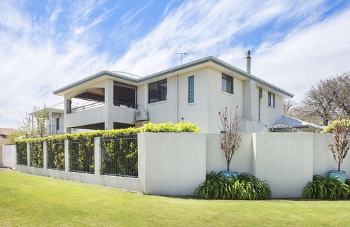 Geographe House | SUNSETS BY THE BAY - At the Beach in Busselton