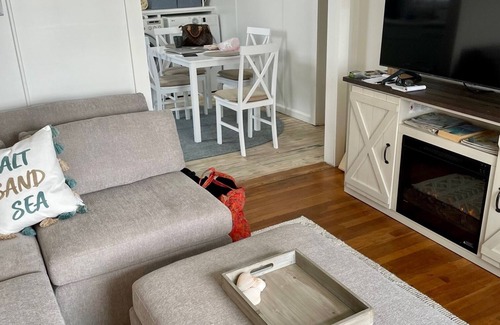 Long Mott Apartment | Sunsets on the ocean view - steps to Seadrift lighted fishing pier. Hurry here!