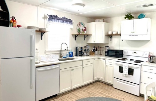 Long Mott Apartment | Sunsets on the ocean view - steps to Seadrift lighted fishing pier. Hurry here!