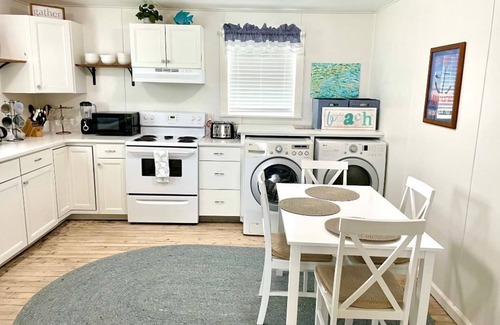 Long Mott Apartment | Sunsets on the ocean view - steps to Seadrift lighted fishing pier. Hurry here!