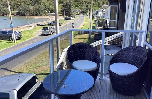 Coromandel House | SUNSETS, SEA, SERENITY IN OAMARU BAY - ENTIRE HOUSE WITH UNSURPASSED VIEWS!