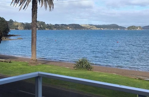 Coromandel House | SUNSETS, SEA, SERENITY IN OAMARU BAY - ENTIRE HOUSE WITH UNSURPASSED VIEWS!