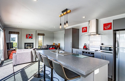 Ohakune House | Sunshine and Snow Lodge - Ohakune Holiday Home