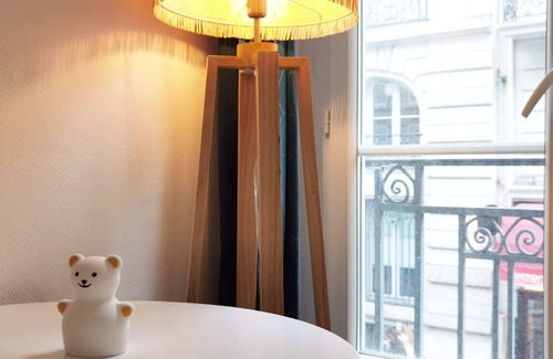 Madeleine Apartment | Sunshine apt with elevator 500m to Printemps 9arr/near Metro