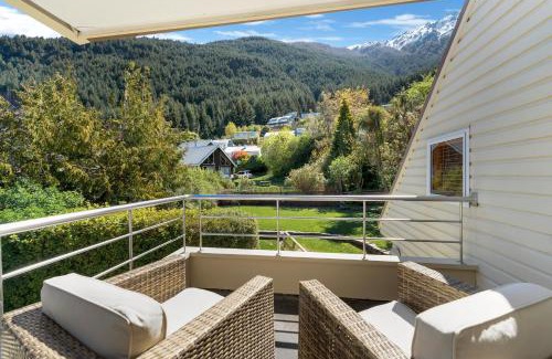 Sunshine Bay House | Sunshine Bay Lake Views