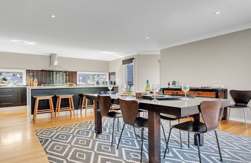 Culburra Beach House | Sunshine Beach House - 25 metre walk to the beach