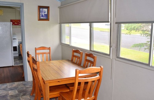 South West Rocks Cottage | Sunshine Cottage - walk to the beach
