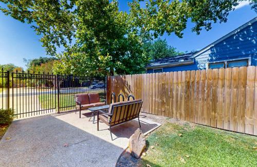 College Hills Estates House | Sunshine House Texas & Sunshine House Texas Hideaway