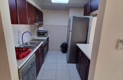 Al Riffa Apartment | Sunshine Lagoon View Large Balcony - 5m from beach!