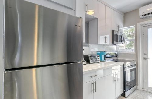 Wilton Manors Apartment | Sunshine Manors 2013 A