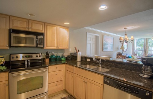 Biloxi Condo | Sunshine On My Mind! Biloxi Beach- That's A Sign! 2 Bedroom/2 Bath-Sleeps 6!