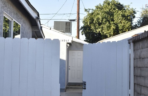 Van Nuys House | Sunshine on Sylvan!