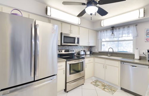 Oakland Hills House | Sunshine Retreat Waterfront 3/2 Pool Home