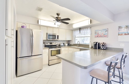 Oakland Hills House | Sunshine Retreat Waterfront 3/2 Pool Home