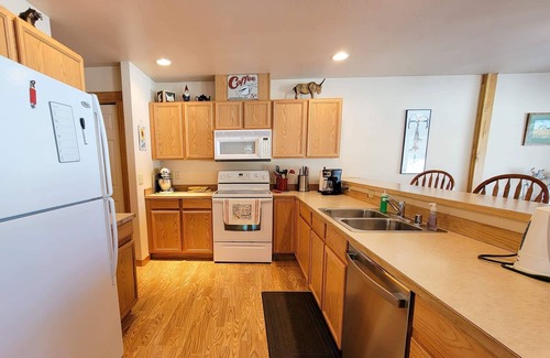 Winthrop House | Sunshine Station - 3 bedroom Winthrop Townhouse